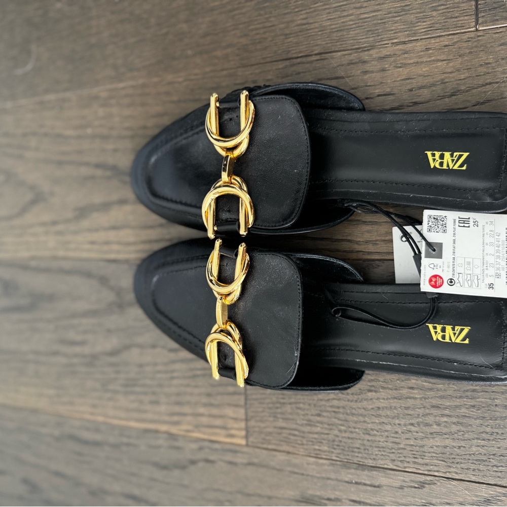 Zara Women's Black Flats with Gold Accents (NWT) - Picture 4 of 5